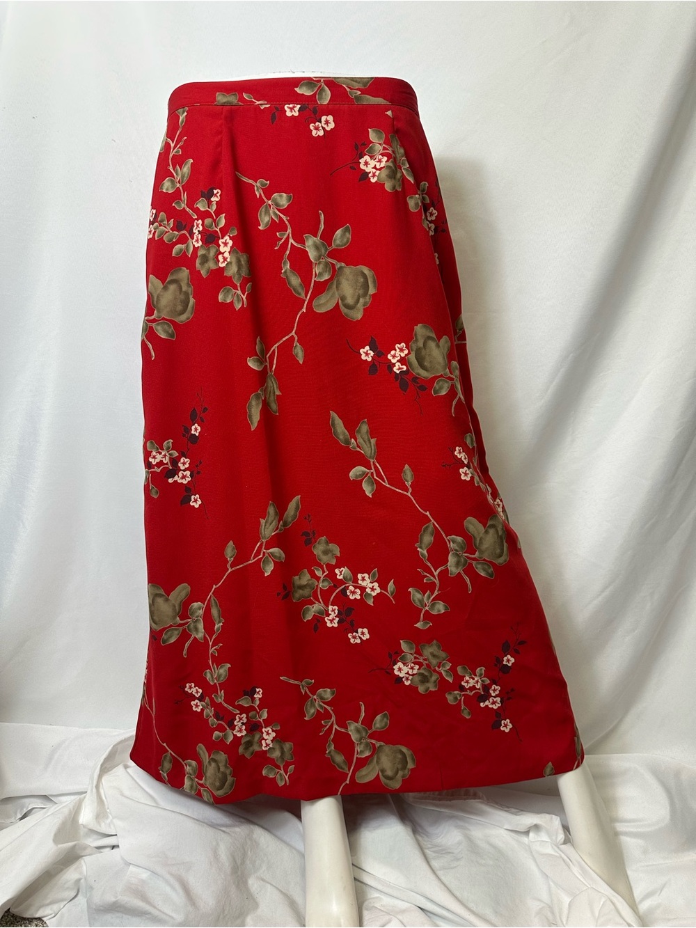 STUNNING SAG HARBOR RED W FLORAL ACCENT MAXI SKIRT SIZE 14 Polyester
